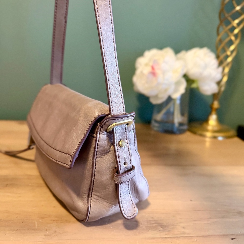 HOBO Taupe Tan Leather Crossbody Bag Soft Foldover Flap Magnetic Closure - Picture 3 of 15